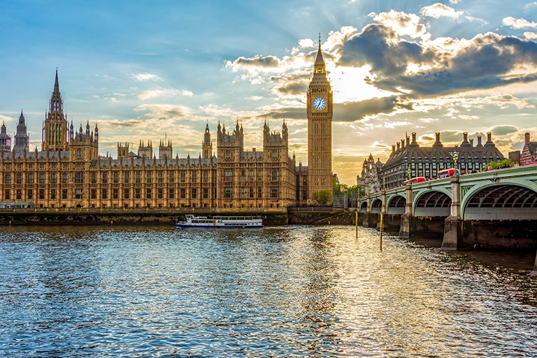UK Parliament chamber during a debate on ILR changes for Skilled Worker and BN(O) visa holders.